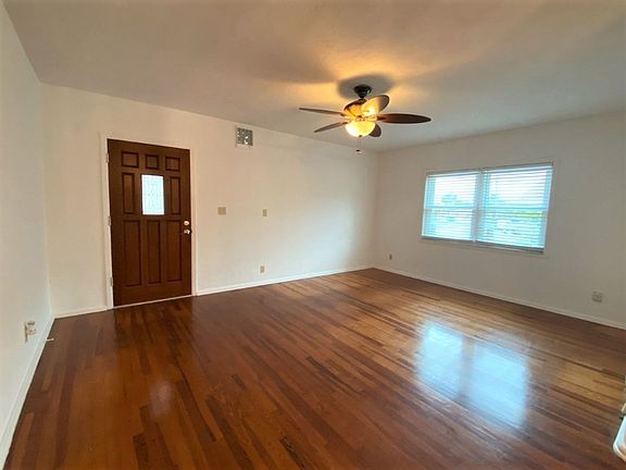 3rd image of 473 Golf Blvd