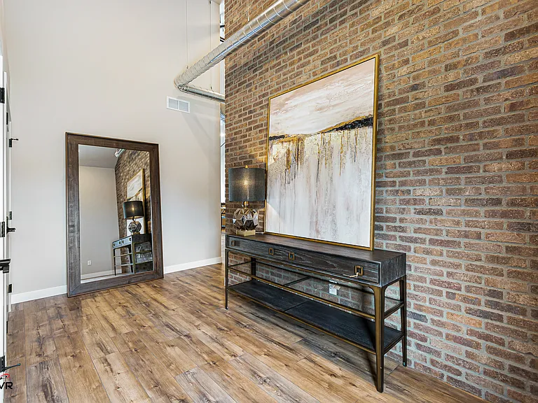 413 E Main St — Photo 3