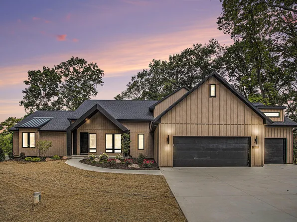 10381 Country Club Dr, Richland, MI 49083