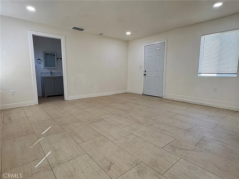 296 N Allen St — Photo 18