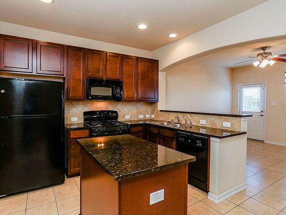 2nd image of 3942 Calgary Cir