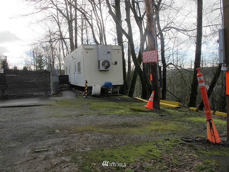 2nd image of 2457 Kamber Road