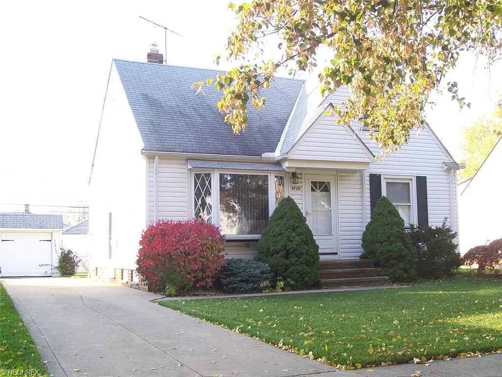 4720 Summer Ln photo 1