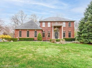 9618 Sheltering Oaks Dr, Brighton, MI