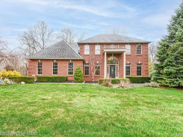 9618 Sheltering Oaks Dr, Brighton, MI 48114