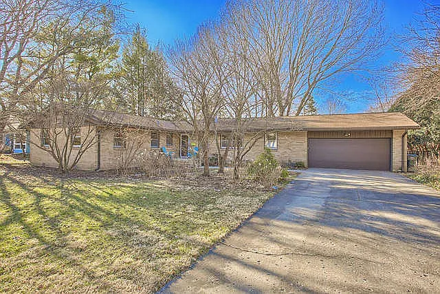 207 Pell Cir photo 1
