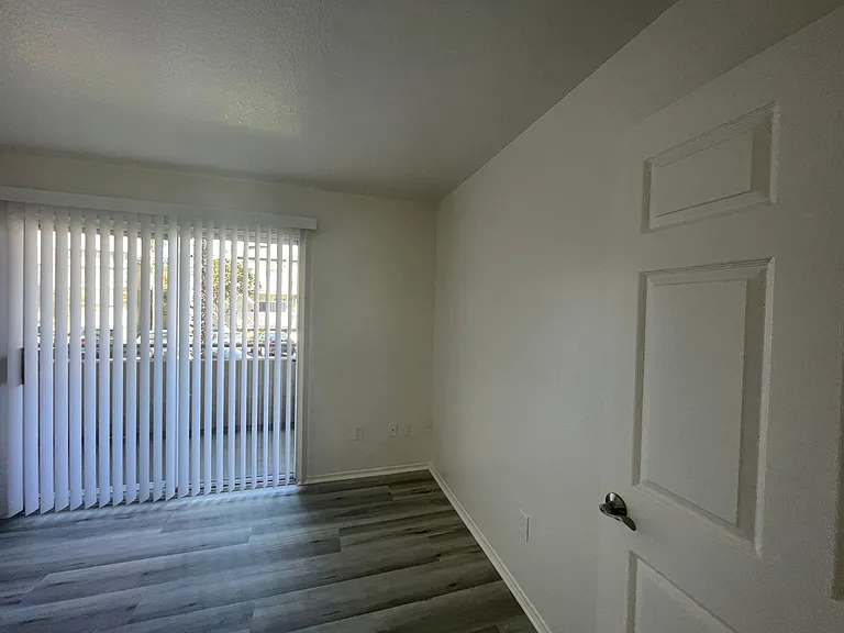 Elm Terrace Apartments — Photo 9