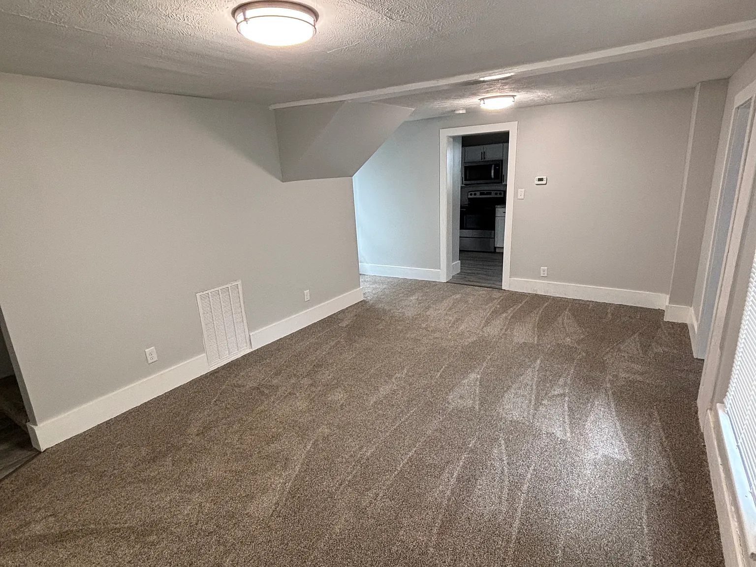 2 bed, 1100 sqft, $1,499 — Photo 2