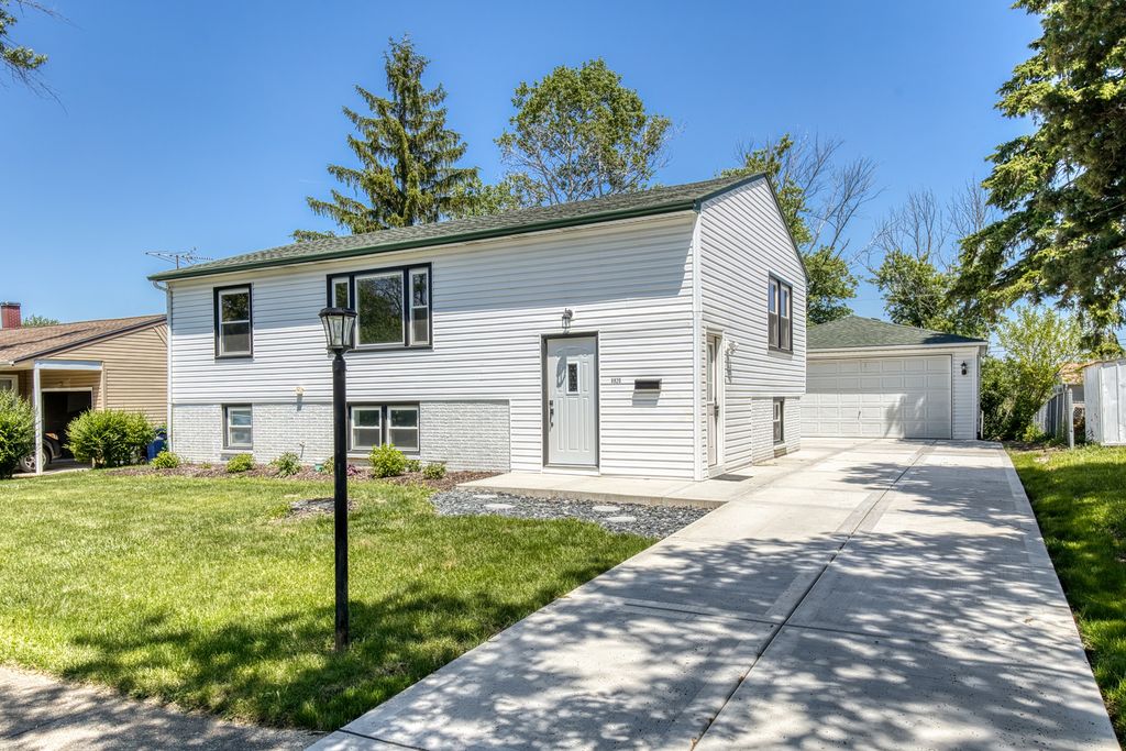 8920 Fairway Dr, Orland Park, IL