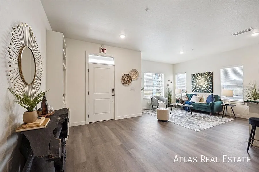 Free Rent, 8 Weeks Free On 4-Bedrooms. Deposits Just $1,000! — Photo 3
