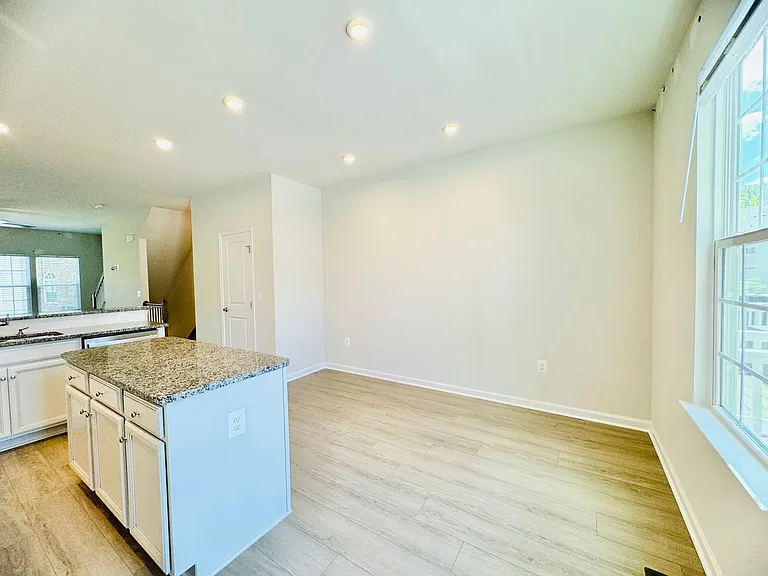 18374 Reaper Hill Ct — Photo 7