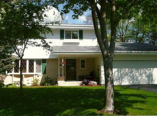 4026 Birch Knoll Dr, White Bear Township, MN 55110