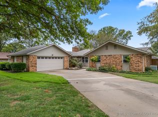 4607 Rolling Hills Dr, Bartlesville, OK 74006