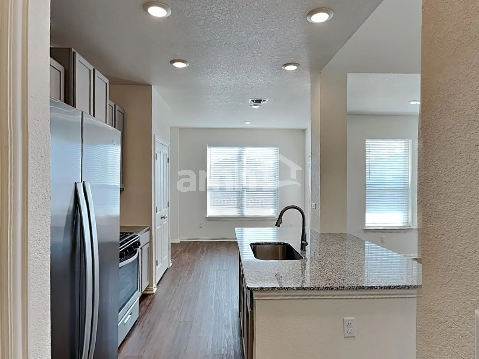 3 bed, 2.5 bath, 1529 sqft, $1,830 — Photo 3