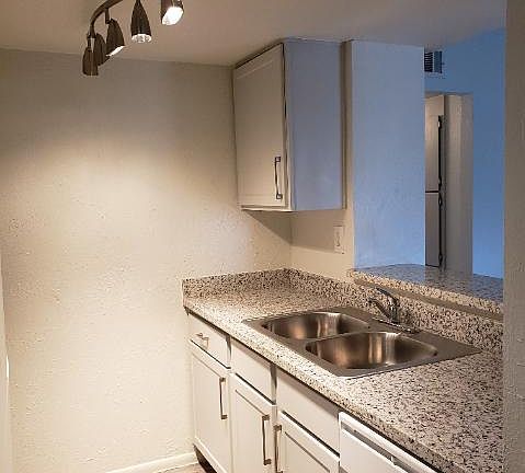 Monaco D176 Kitchen_09132019