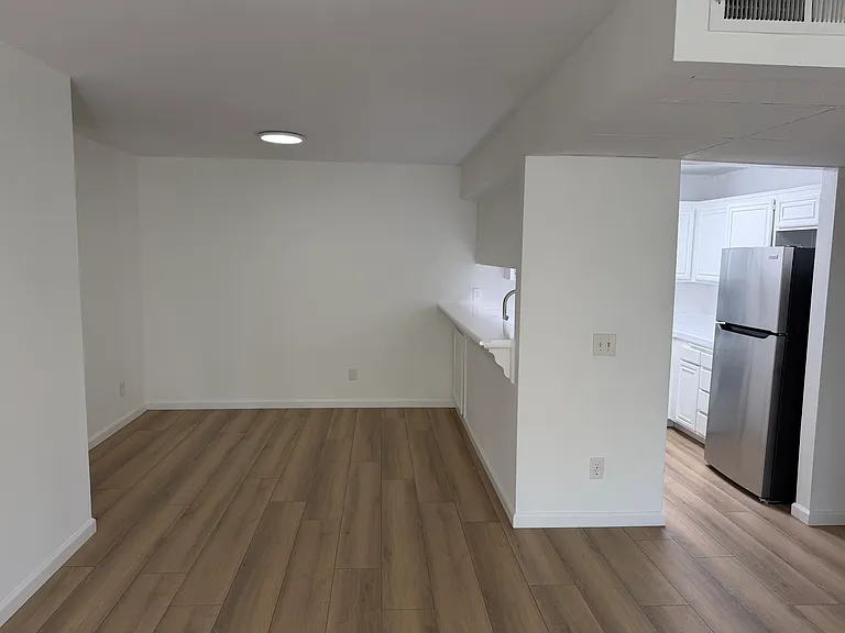 901 S Sherbourne Dr #201 — Photo 4