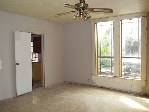 5th image of 302 Upson St