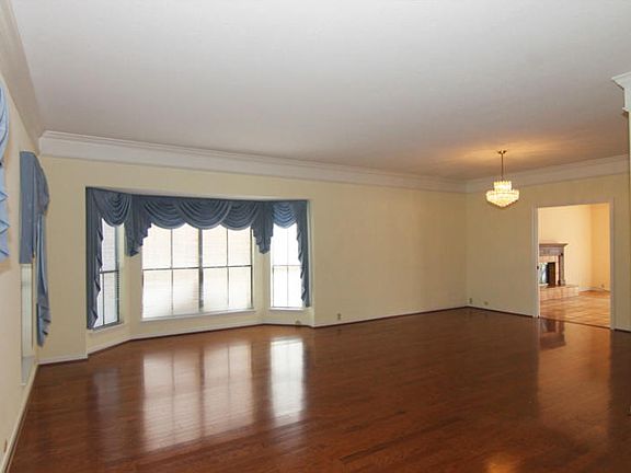 3rd image of 115 Lake Shore Dr