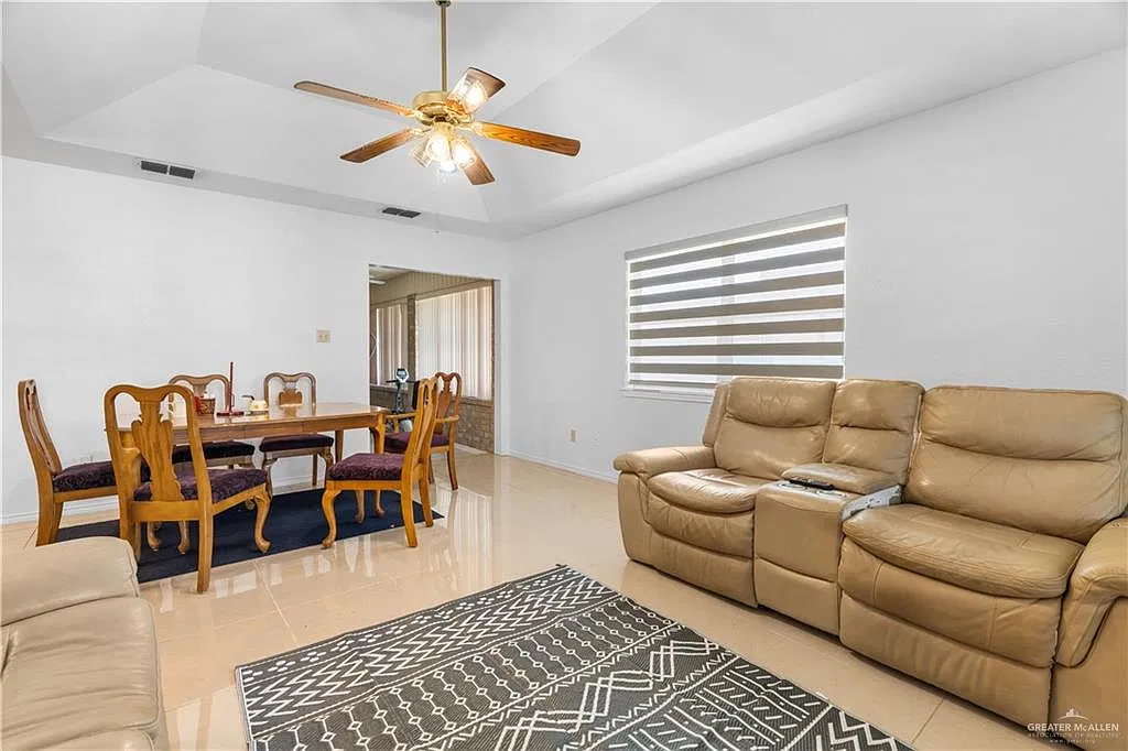 3 bed, 2.5 bath, 1543 sqft, $1,900 — Photo 4