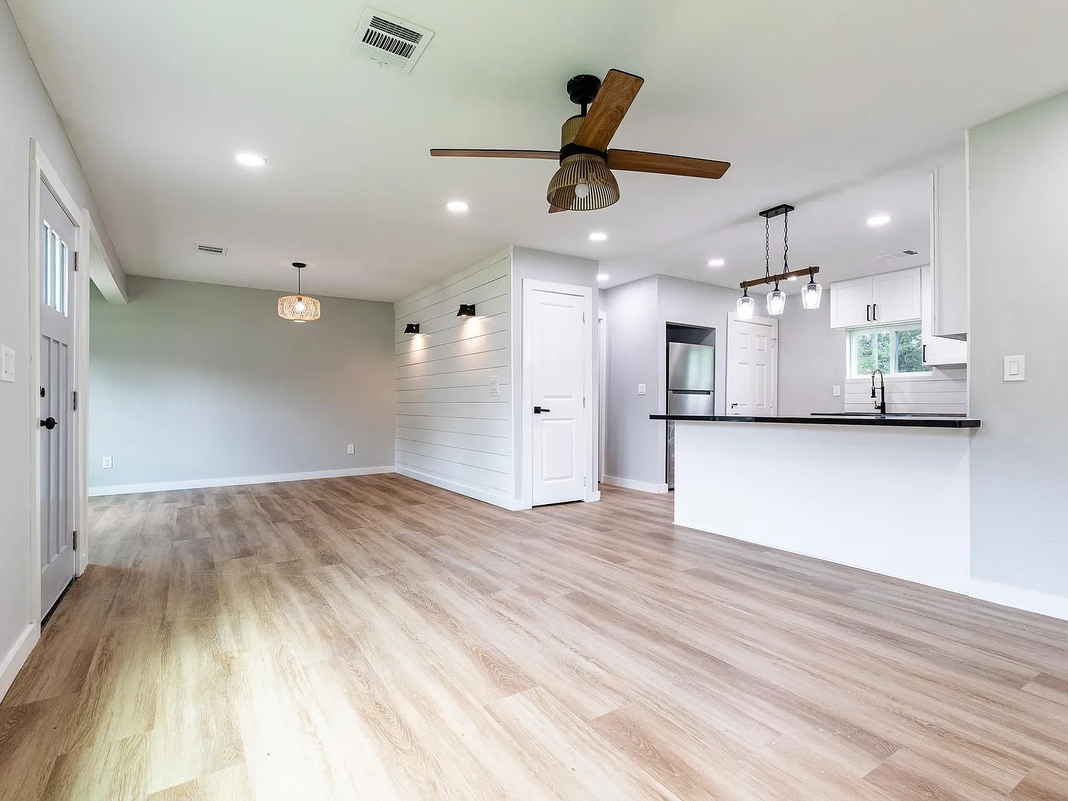 3 bed, 2.0 bath, 1250 sqft, $1,750 — Photo 3