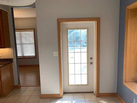 3rd image of 101 Pointe Dr Unit 102
