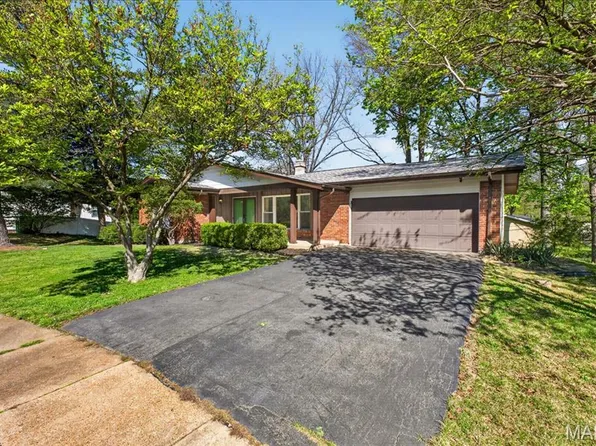 1616 Bronco Ln, Saint Louis, MO 63146