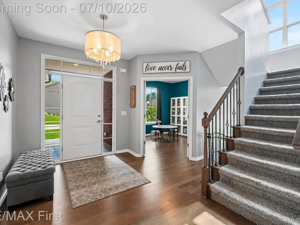 24687 Kabarda Dr, Macomb, MI 48042