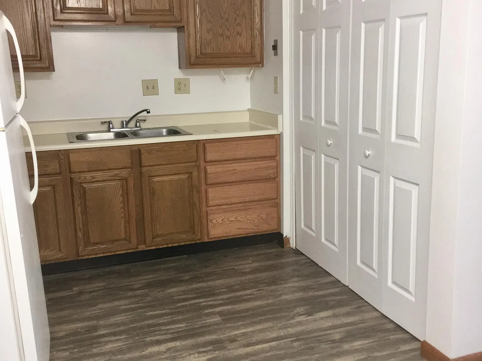 550 S Clayton Road — Photo 4