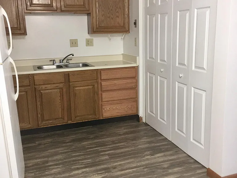 550 S Clayton Rd — Photo 4