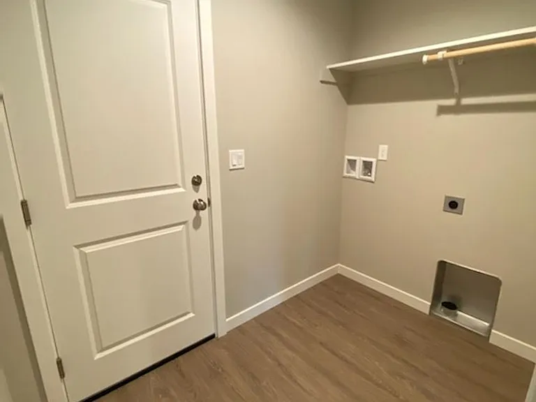 1109 S Newberry Ln — Photo 11