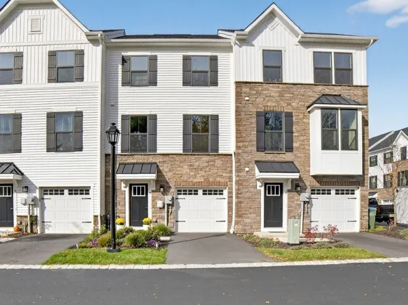 9 Saw Mill Cir, Hackettstown Town, NJ 07840