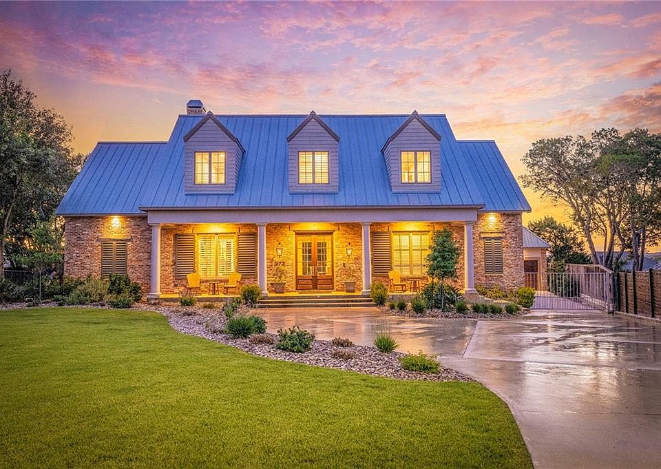 1st image of 573 Lakeview Cir