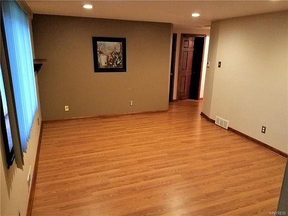 4th image of 81 Claude Dr