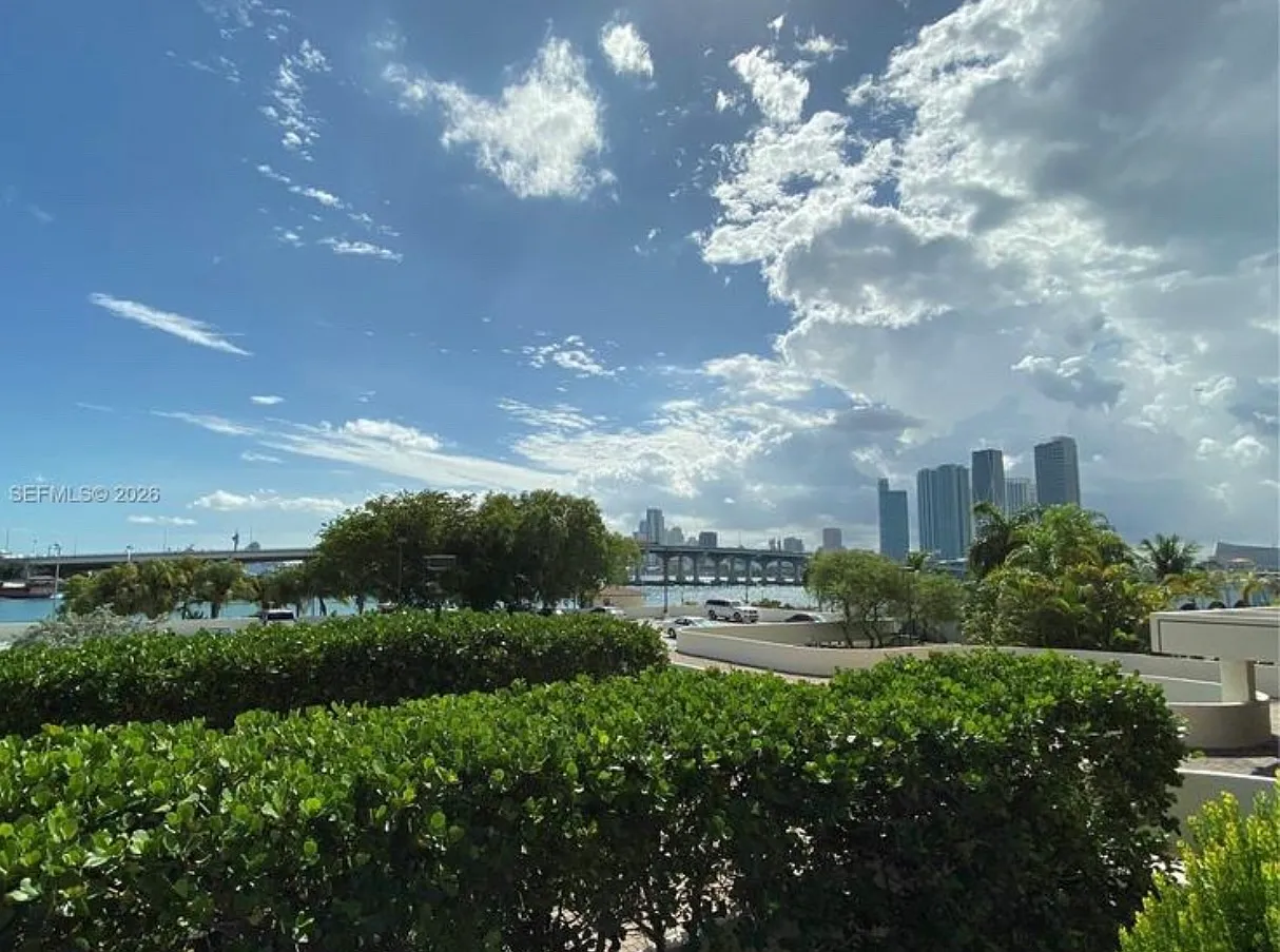 2 bed, 1440 sqft, $6,100 — Photo 2