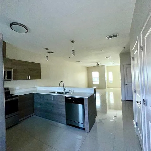 410 Newport Ave #3 — Photo 4