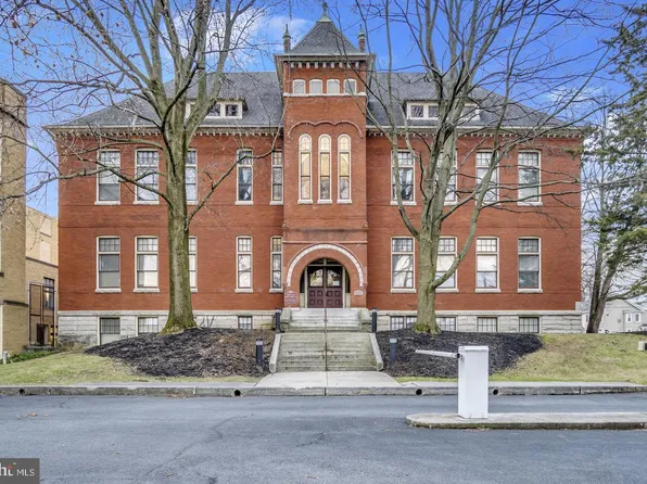 133 W Locust St APT 221, Mechanicsburg, PA 17055
