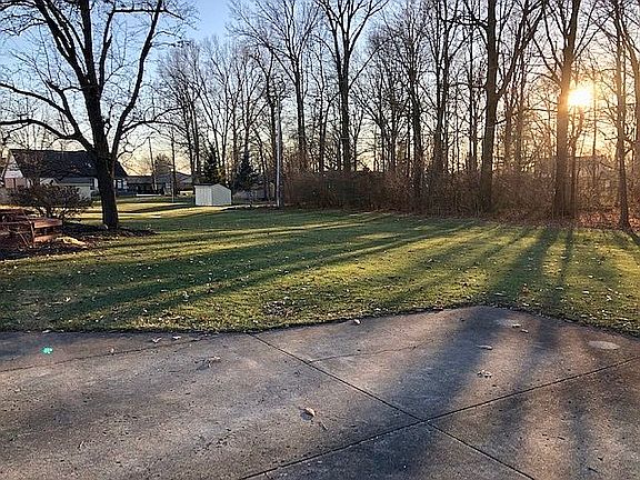 2nd image of 975 Stonehenge Dr