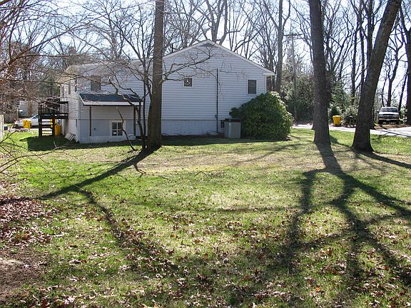 5th image of 550 Oak Ln