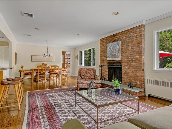 5th image of 46 Flower Hill Rd