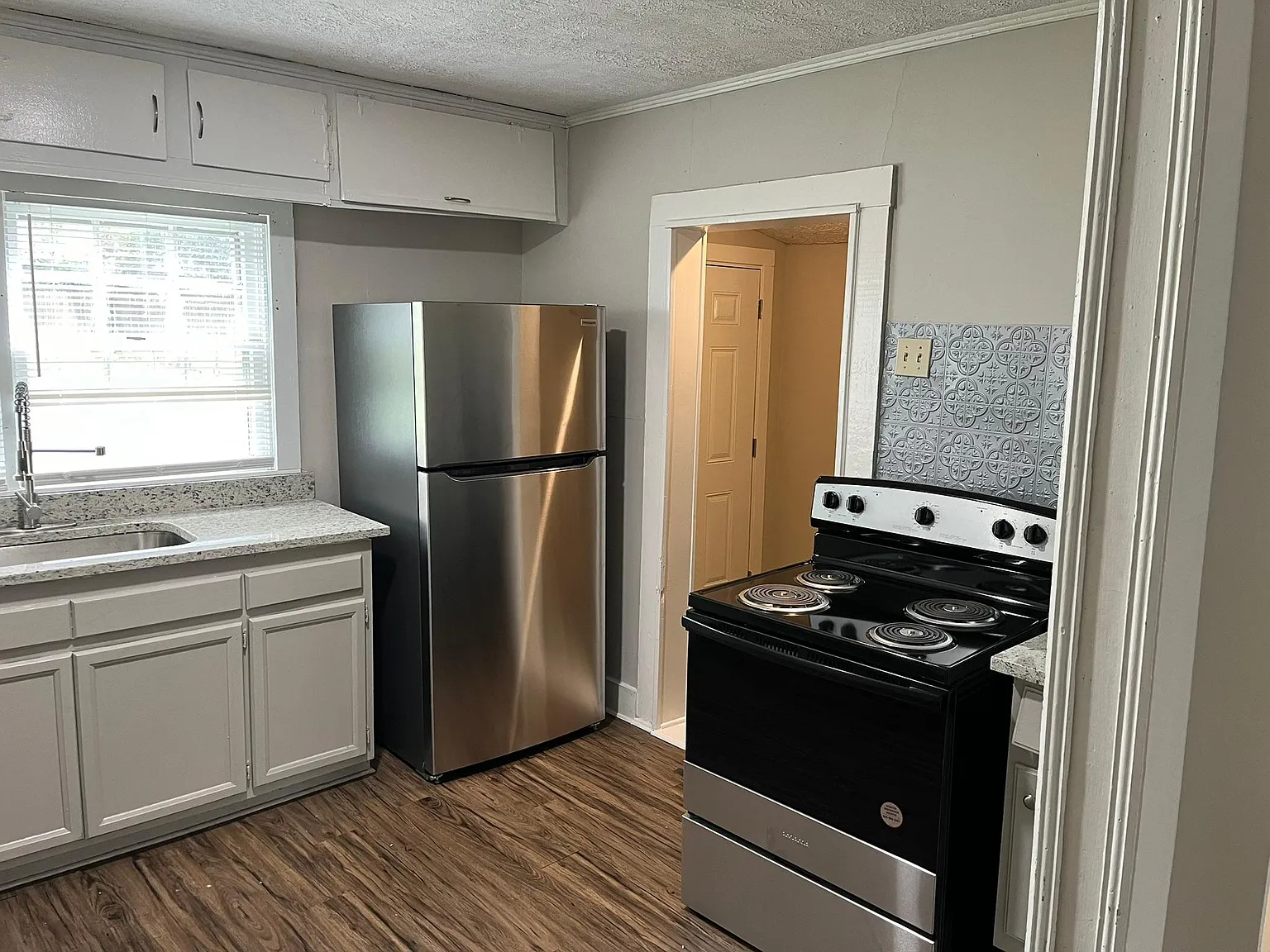 3 bed, 1.5 bath, 1000 sqft, $1,150 — Photo 2