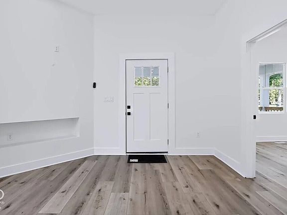 5th image of 652 Marion Ave