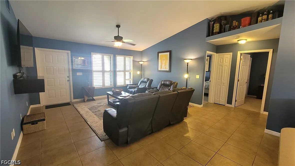 3 bed, 2.0 bath, 1311 sqft, $5,000 — Photo 3