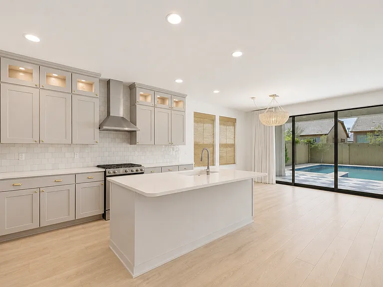 633 E Silver Fox Way — Photo 12