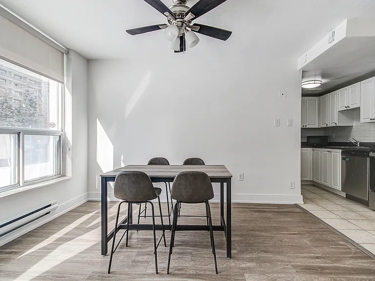 133 Erskine Ave — Photo 5
