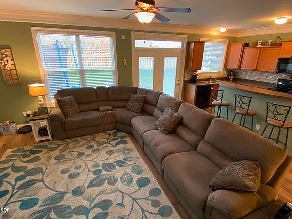 3rd image of 3028 Mary Crest Dr