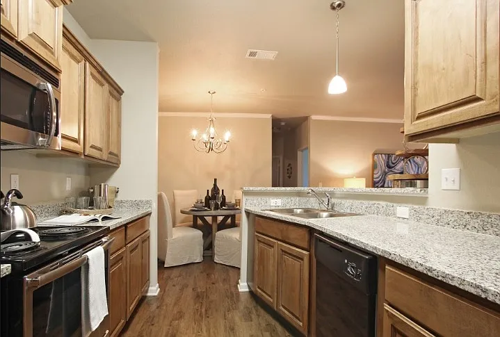 Cameron Isles Apartment Homes — Photo 8