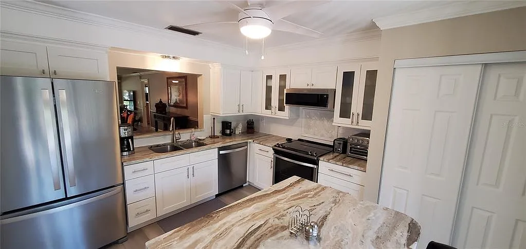 2 bed, 2.0 bath, 1400 sqft, $4,000 — Photo 2