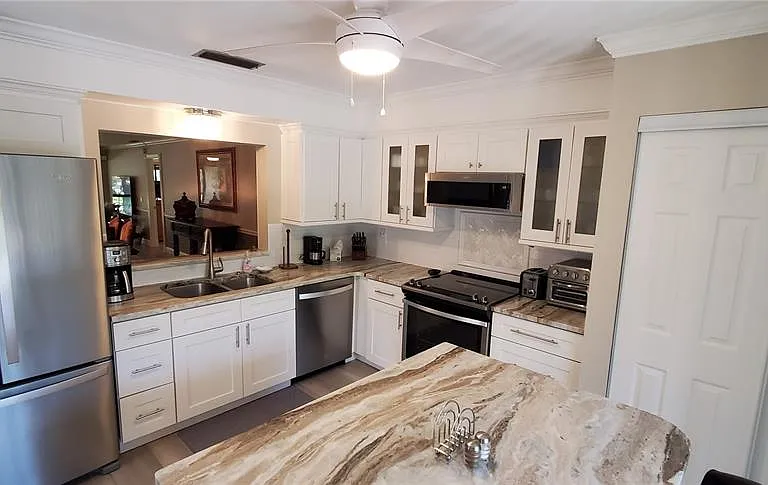 6110 Country Club Way #201 — Photo 2