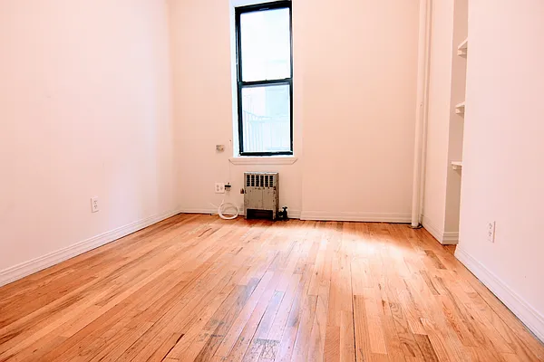 Rented by HOLTON REAL ESTATE INC. | media 18