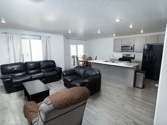 5th image of 1809 N Blue Iris Ave #1068
